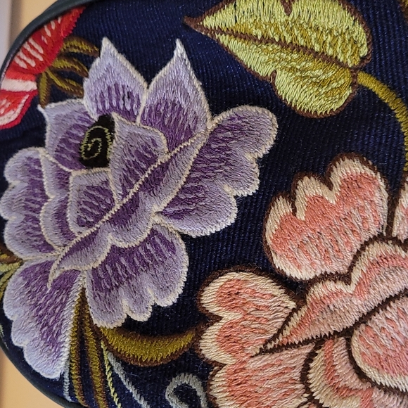 Handmade Mexican Multipurpose Pouch - Picture 6 of 9